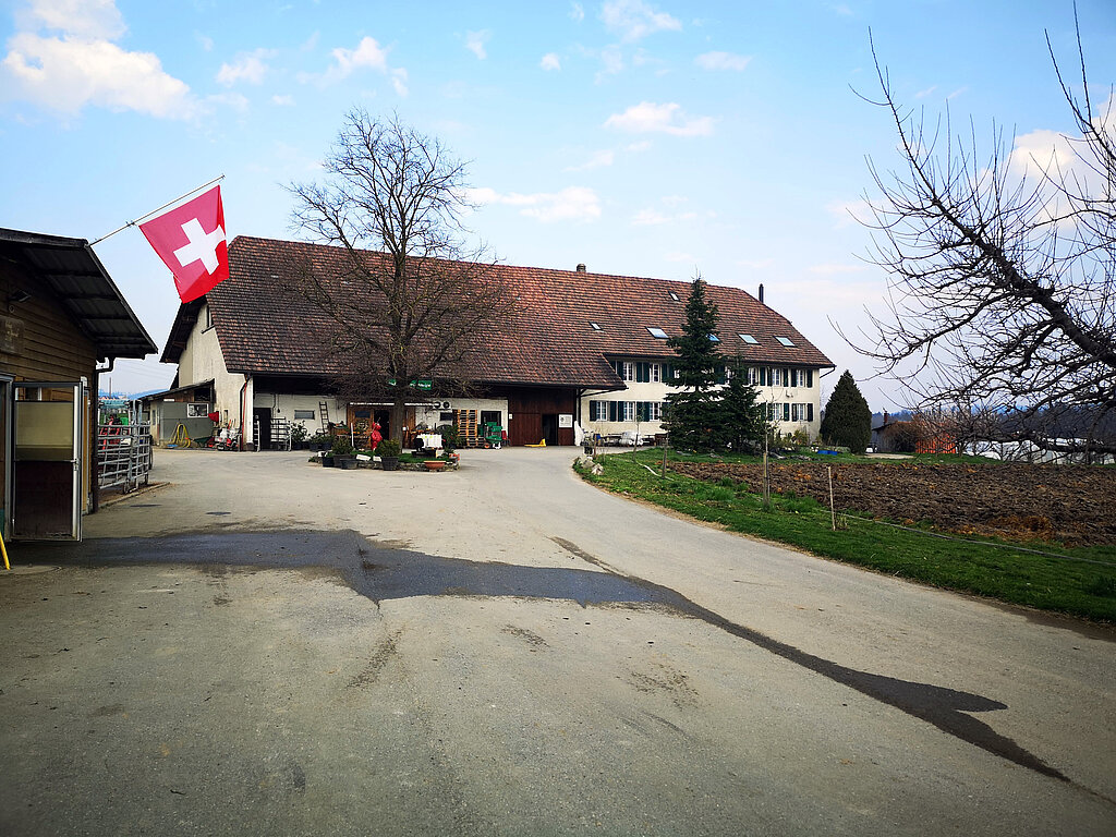 Kauf soll langfristige Existenzgrundlage für bisherigen Pächter bringen: Das Seenger Bürgerheim an der Strasse zwischen Seengen und Boniswil. Foto: Fritz Thut
